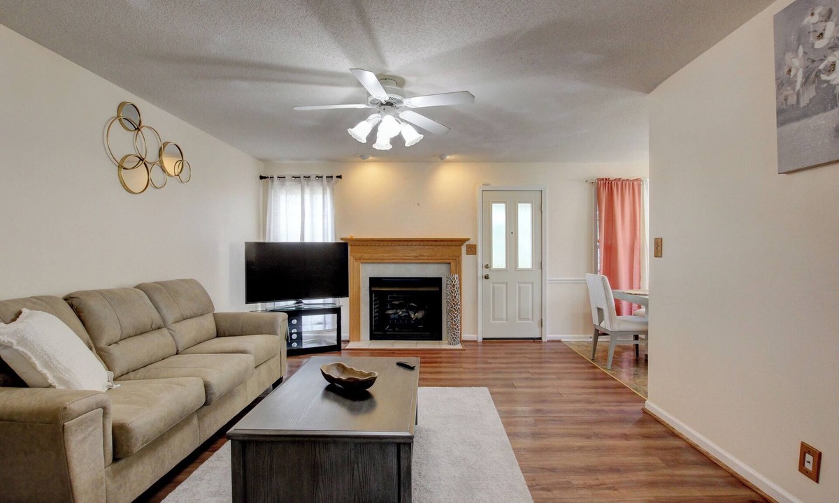 Clarksville House | Anolv's Place