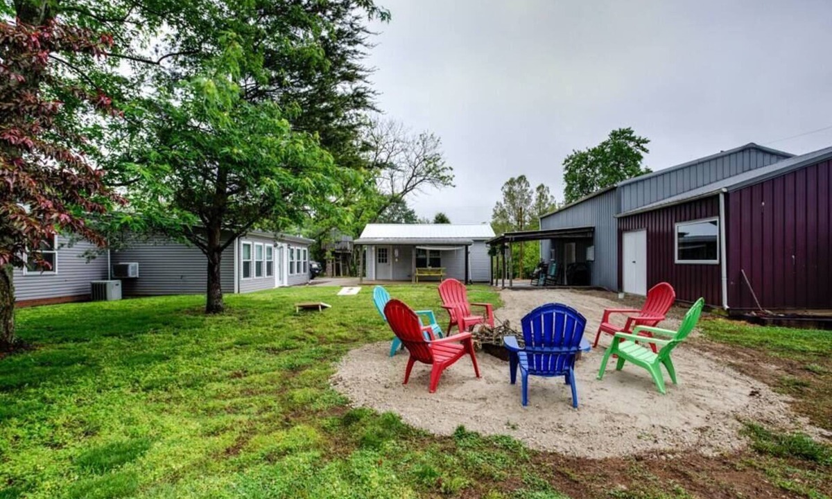 Gentryville House | Another Oasis just 6 miles from Holiday World