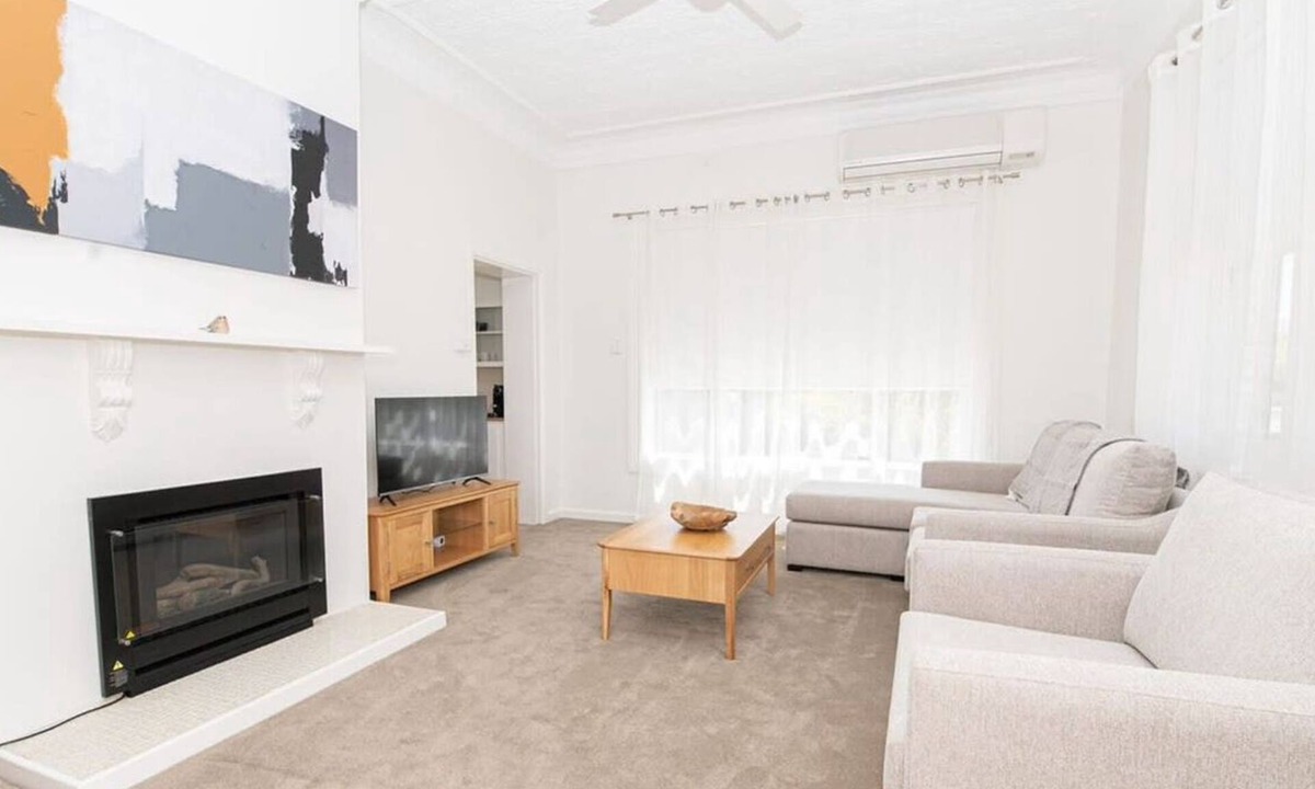Bletchington House | Anson Cottage - 1900 CBD Home, Private & Practical
