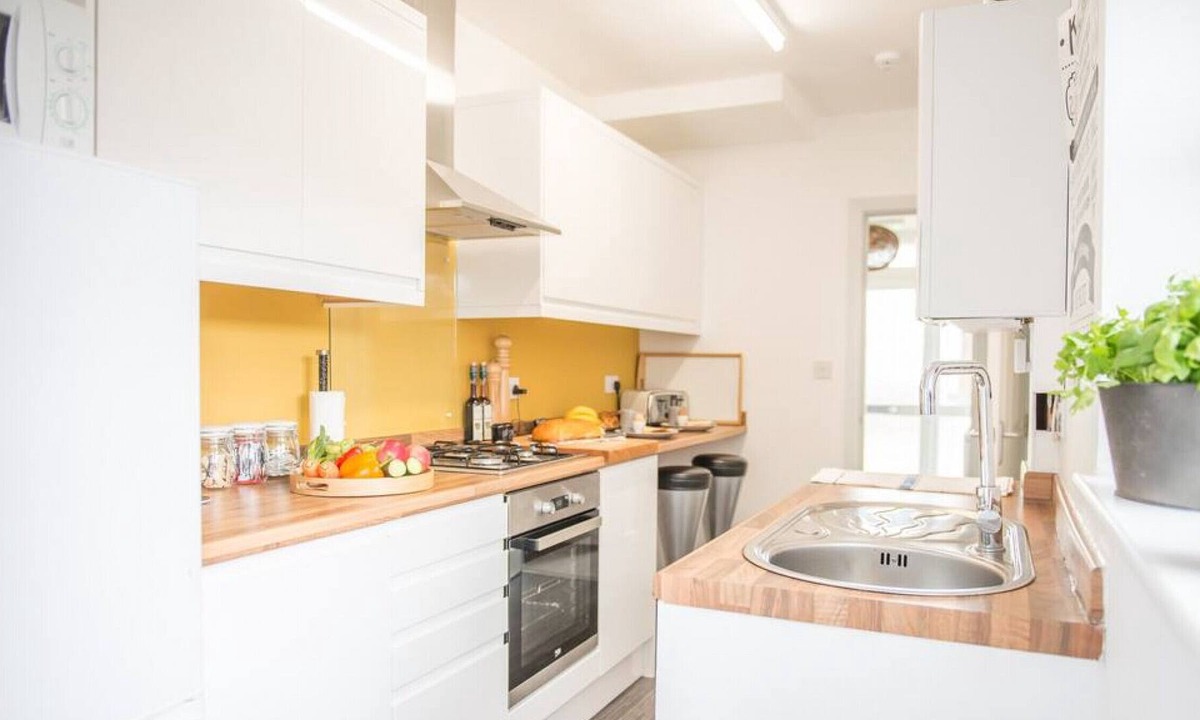 Wyken House | Ansty House Lovely 4-Bedroom House near city centre , Sleeps 7, Coventry - Inspire Homes