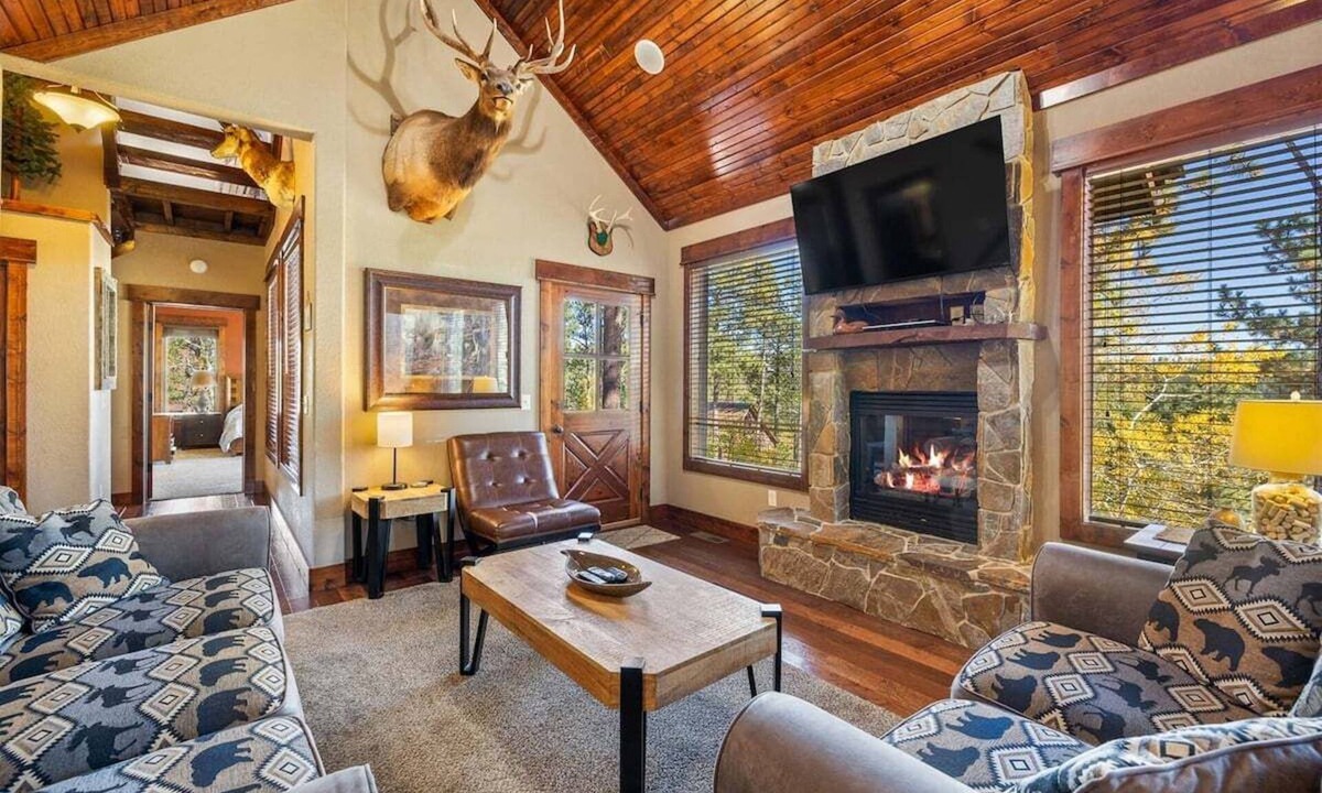 Deadwood Cabin | Antelope Acres Lodge - Access to Pool!