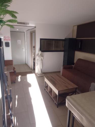Alenya Apartment | ANTIQUA ROMA - via temporis CXIV