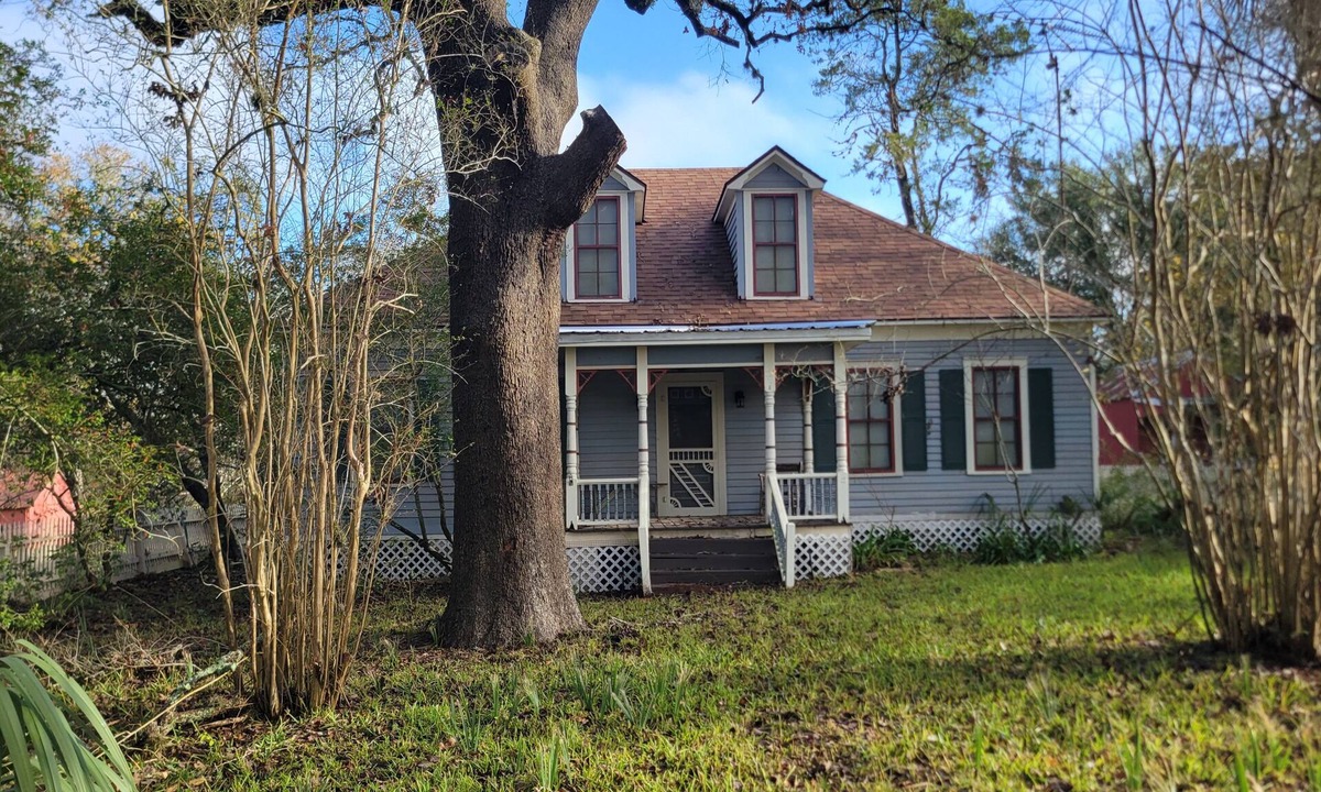 New Ulm House | Antique 2 story home on 160 Acres