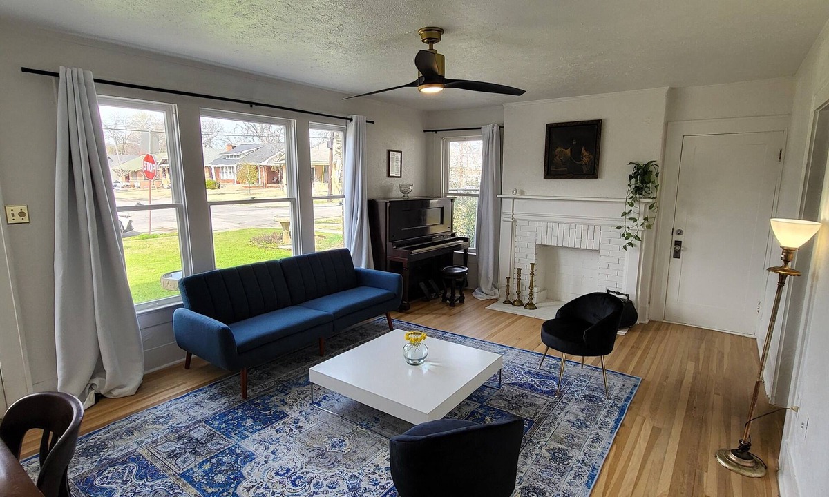 Junius Heights House | Antique apartment under 6 miles away from everything Dallas!