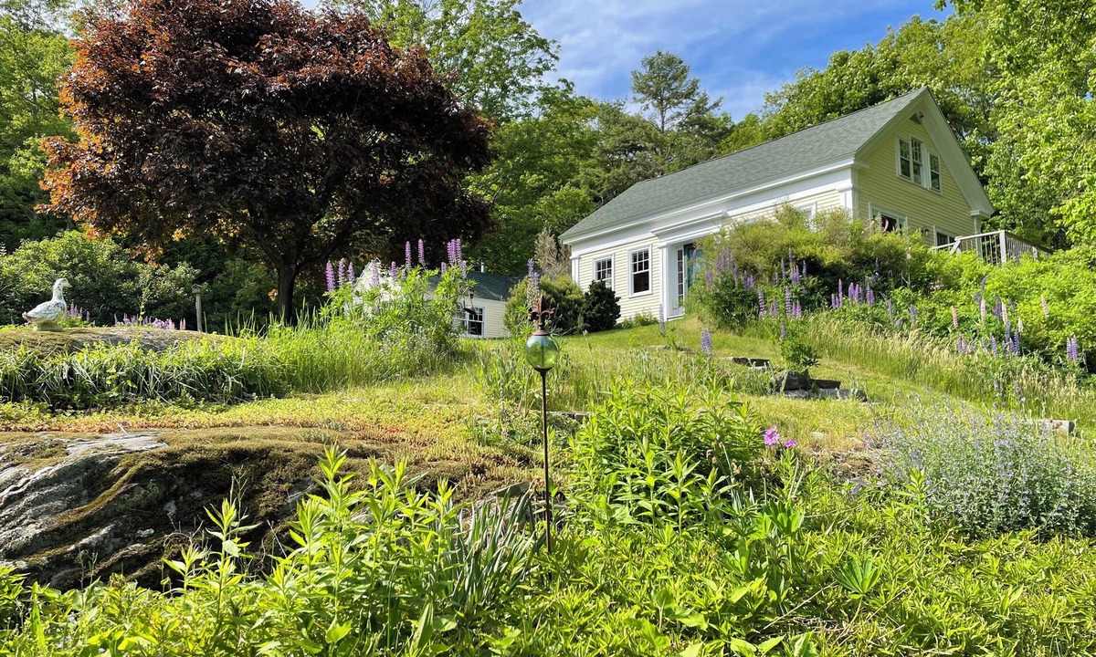 Edgecomb House | Antique Charm and Modern Comfort on Waterfront - New block of weeks available