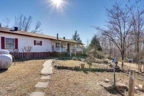 Chewalla House | 'Antique Farmhouse' in Bethel Springs on Half-Acre