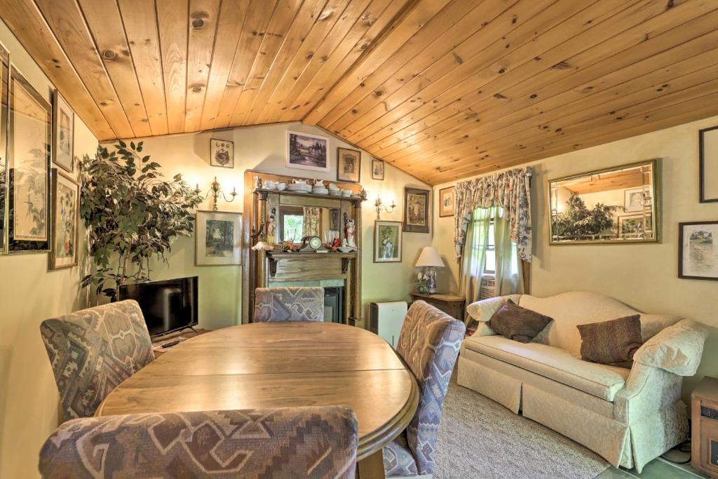 Woodstock House | Antique-Filled Home, half Mi to Woodstock Fair
