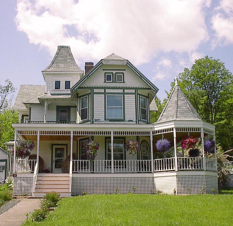 Windham Hotel | Antique Rose Inn Windham
