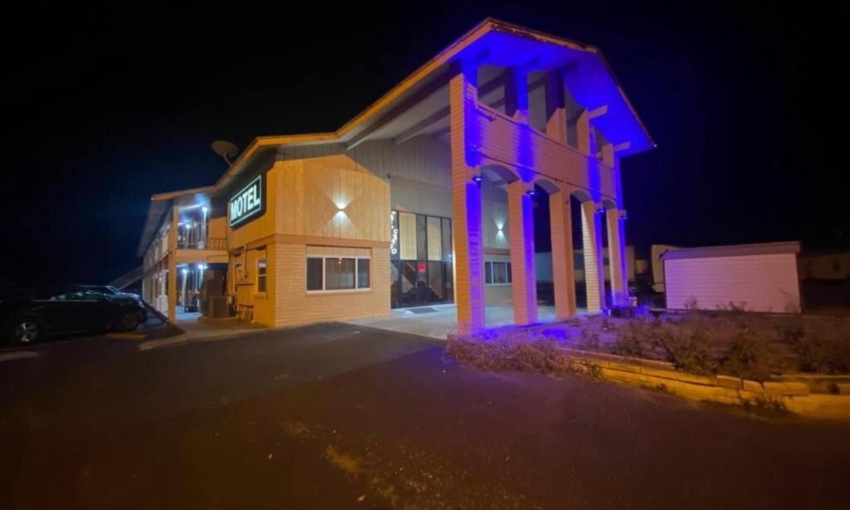 Falfurrias Hotel | Antler's Inn Motel