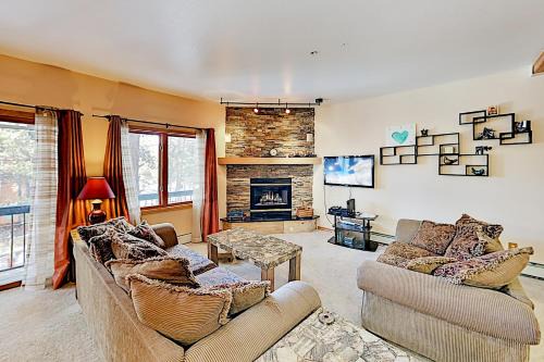 Four O'Clock Apartment | Antlers Condo Unit A21