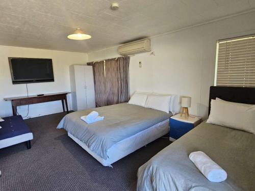 Kawaha Point House | Aorangi Peak Cottage