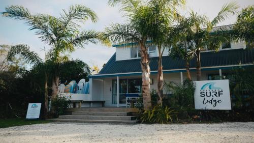 Mangawhai Heads Hotel | Aotearoa Surf Lodge