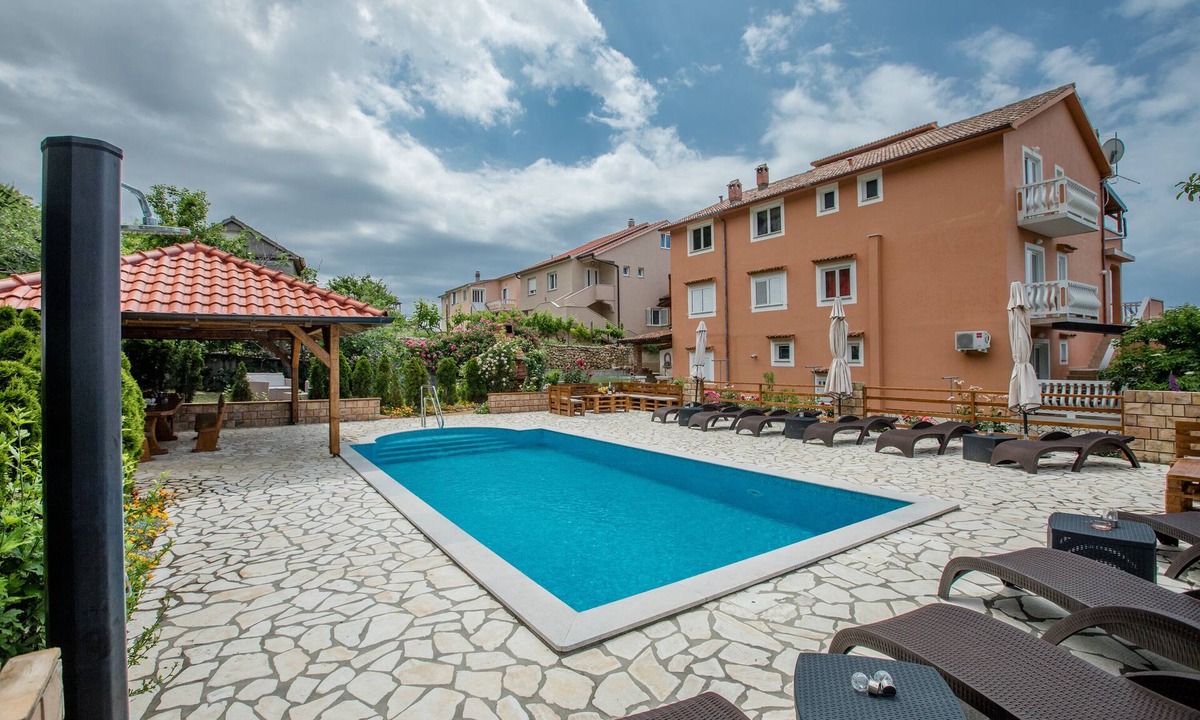Mundanije Apartment | AP1 - Holiday apartments with pool and ocean view