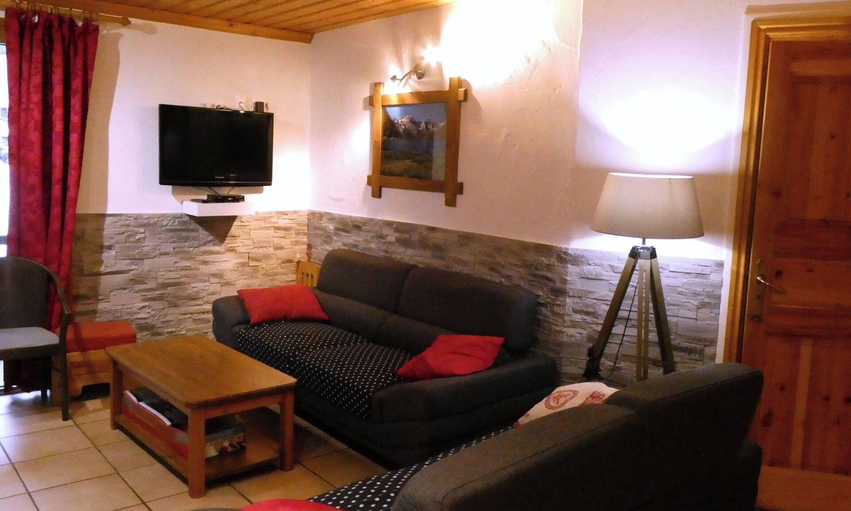 Saint-Martin-de-Belleville Apartment | apartment "myosotis" in chalet 20 m from the ski lift of the village and shops