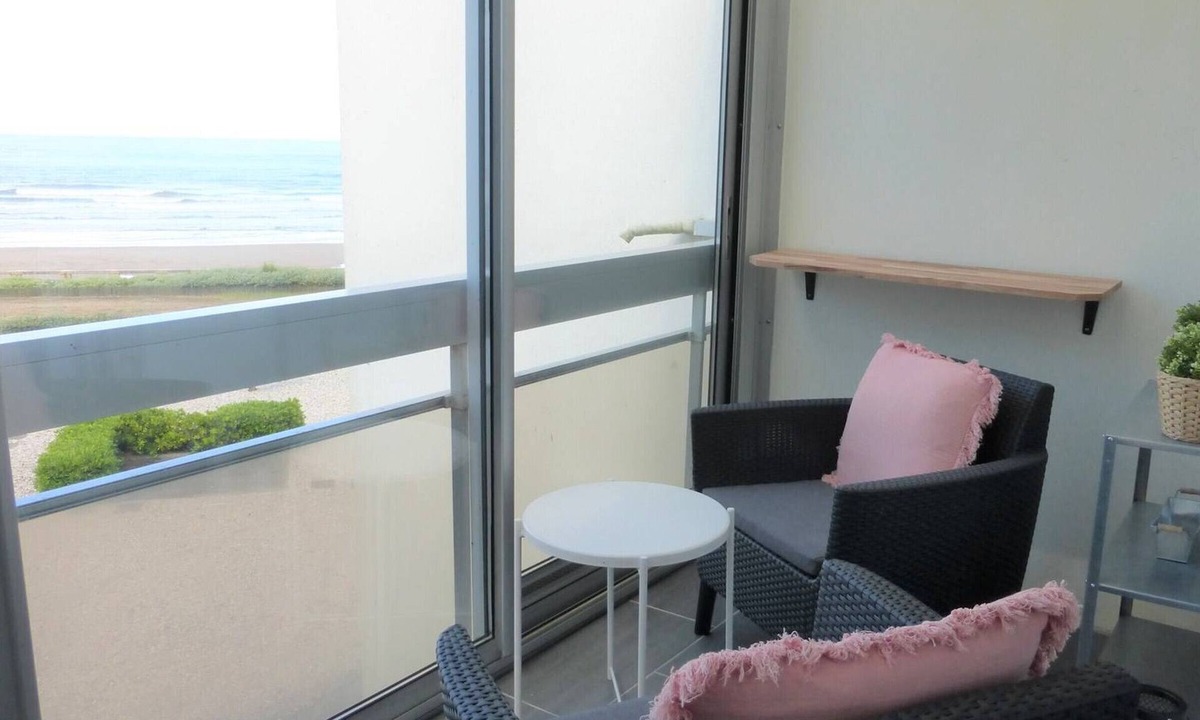 Saint-Gilles-Croix-de-Vie Apartment | Apartment for 5 with direct beach access and garage - Saint-Gilles-Croix-de-Vie