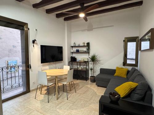 Sant Joan de Les Abadesses Apartment | Apartament al centre històric - Mallerenga