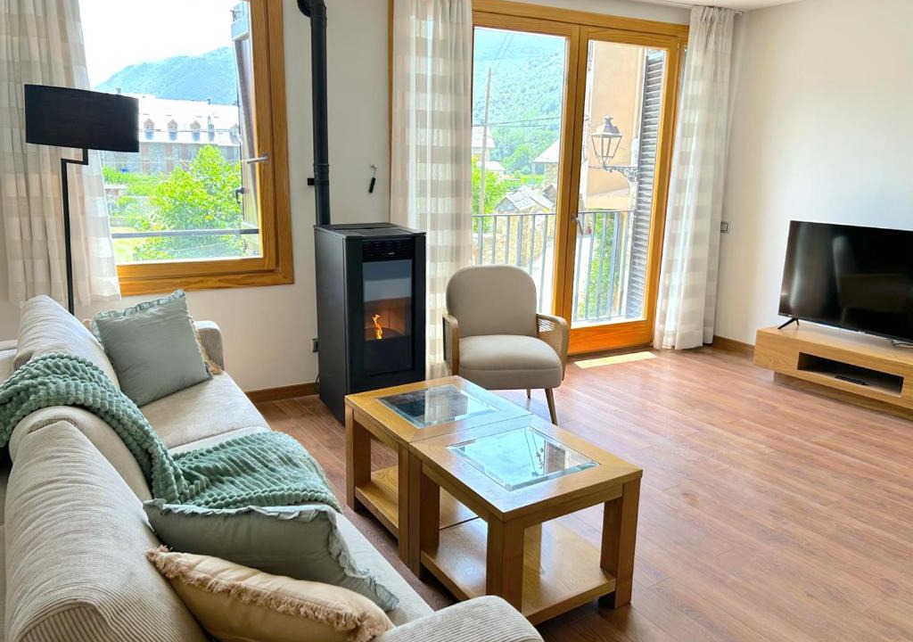 Esterri D'Aneu Apartment | Apartament al centre d'Esterri amb vistes úniques by RURAL D'ÀNEU