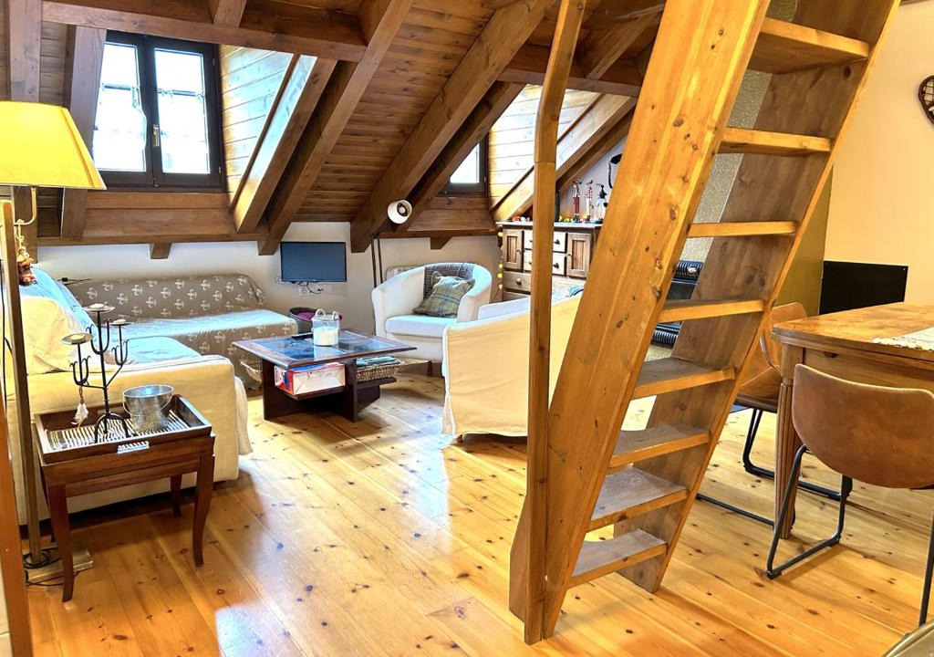 Llavorsi Apartment | Apartament amb llar de foc i altell a Llavorsí by RURAL D'ÀNEU