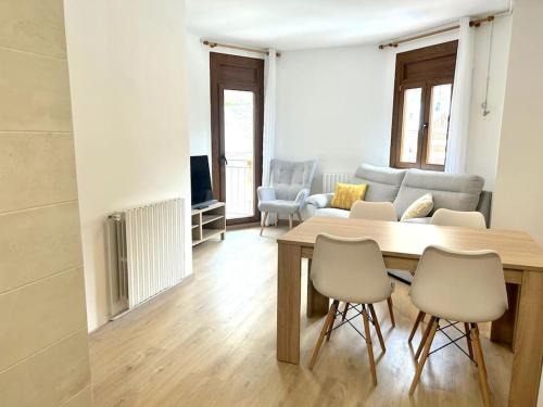 Esterri D'Aneu Apartment | Apartament cèntric amb terrassa i balcó by RURAL D'ÀNEU