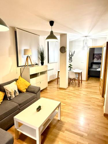 Jaca Apartment | Apartamento céntrico con garaje