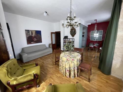 Briones Apartment | Apartamento Casa de los Arcos by Clabao