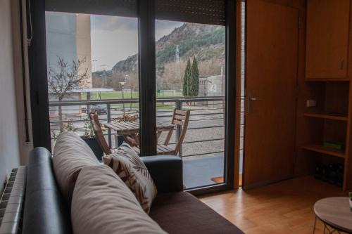 Buira Apartment | Apartamento con balcón y vistas a la montaña