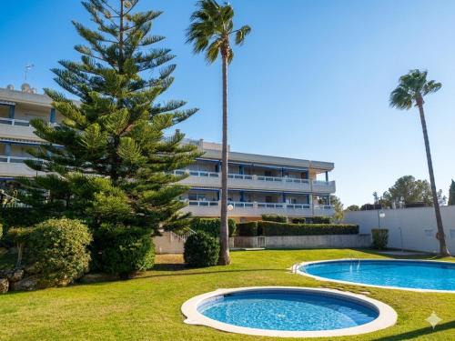 Tamarit Apartment | Apartamento con jardín privado, gran terraza y dos piscinas, en Playa de LaMora, Tarragona, familiar y tranquilo, reserva natural Bosque de la Marquesa con playas naturales, cerca de Altafulla, con parking, Wifi, Netflix