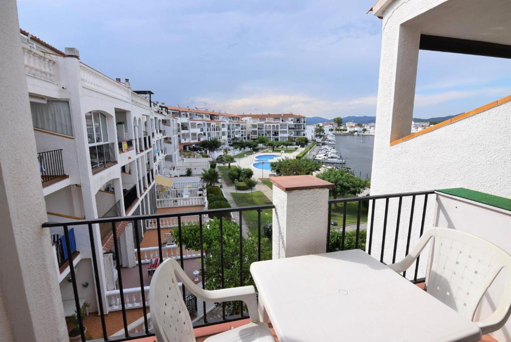 Empuriabrava Apartment | apartamento con vistas al lago ref 62