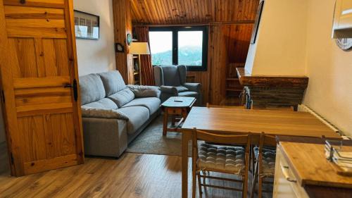 Alcala de la Selva Apartment | Apartamento montaña con piscina y zona deportiva.