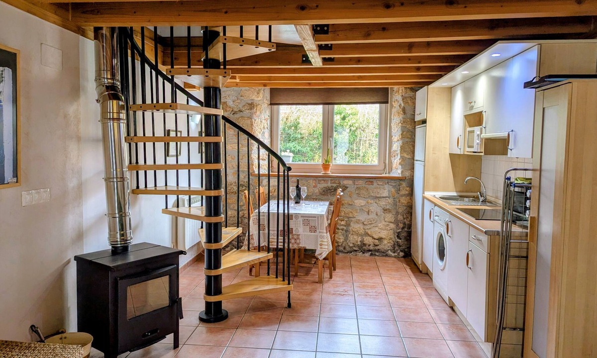 Alsasua Apartment | 'Apartamento P' with shared pool and garden, Wi-Fi and air conditioning