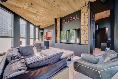 Primer Ensanche Apartment | Apartamento Plural by Clabao