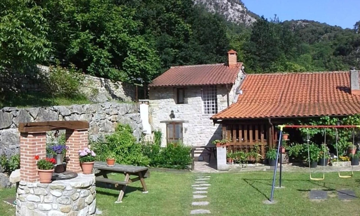 Penamellera Alta Apartment | 'Apartamento Rural La Tablá' with Mountain View, Private Terrace and Wi-Fi