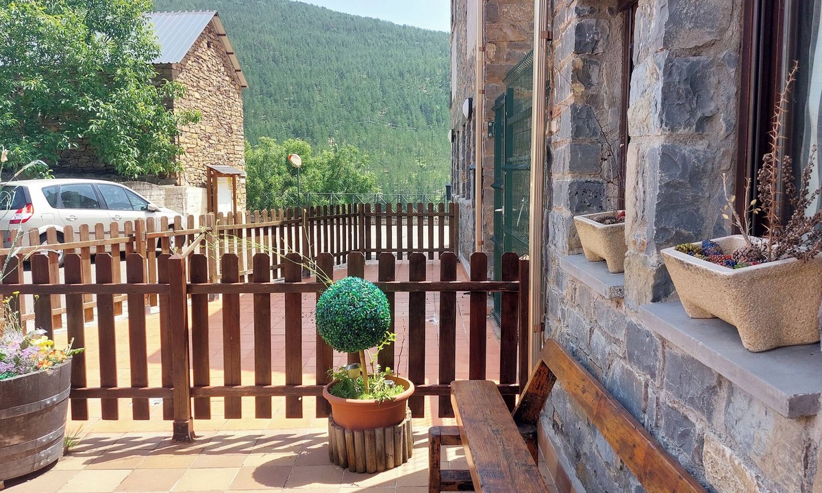 Castiello de Jaca Apartment | Apartamentos Castiello de Jaca 3000