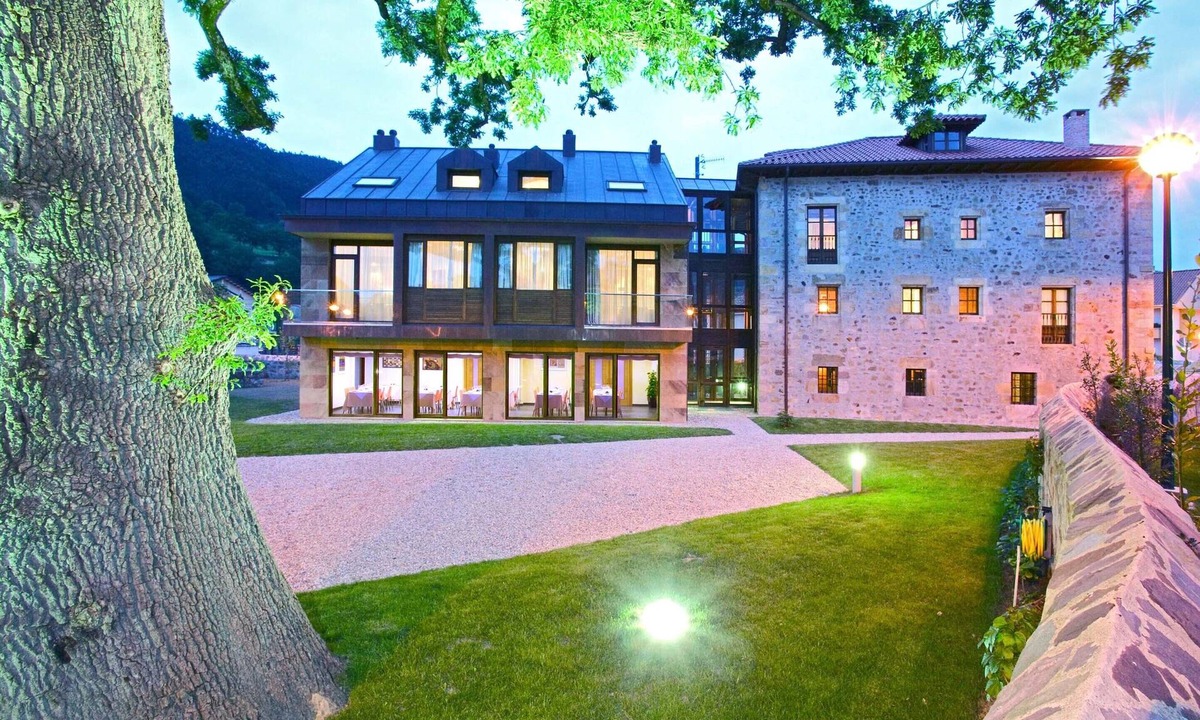 La Cueva Hotel | Apartamentos Posada La Robla