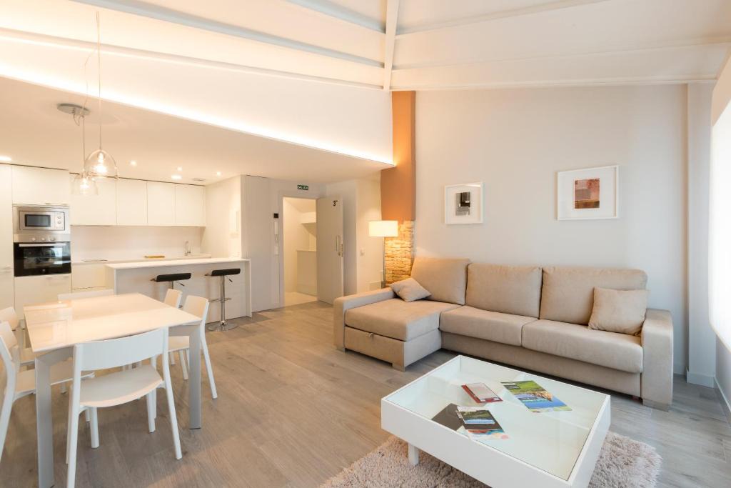 Tudela Apartment | APARTAMENTOS TURISTICOS - PAPEL ARMADO - Calle Caldereros 33