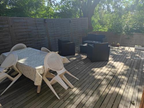 Lurs Apartment | Apartement 'les lavandes" RdC 2CH - terrasse et parking à Lurs