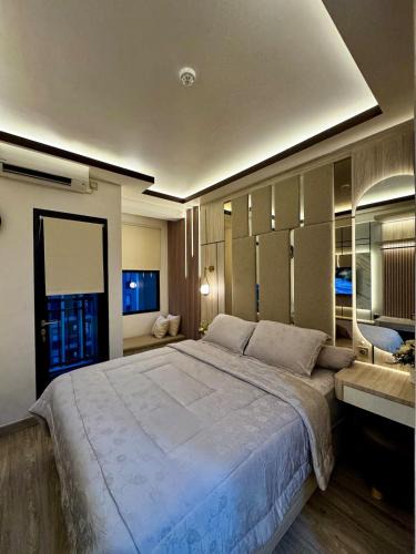 Bekasi Apartment | Apartement Transpark Cibubur by Raya Property with Pool View & Netflix 3