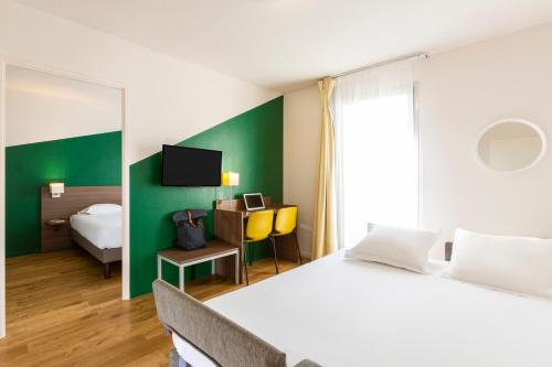 Carrieres-sous-Poissy Apartment | Aparthotel Adagio Access Carrières Sous Poissy