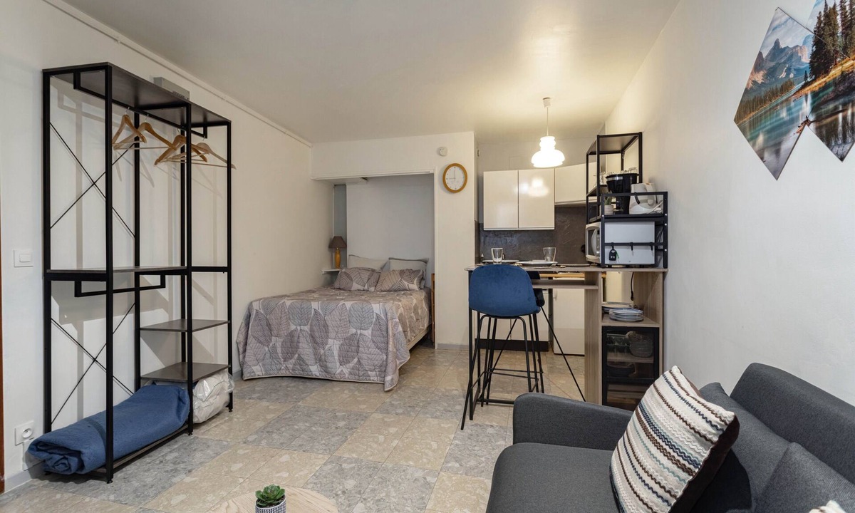 Amelie-les-Bains-Palalda Apartment | Apartment "Le Nid Thermal" with Mountain View