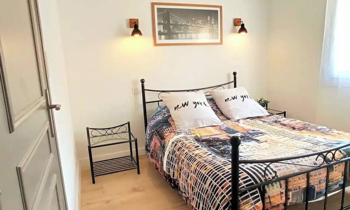 Saint-Julien-les-Rosiers Apartment | Apartment with outdoor pool!