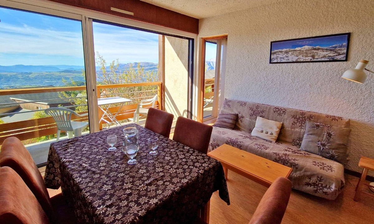 Saint-Michel-de-Chaillol Apartment | Apartment 6 pers, south balcony, WiFi, pets allowed, parking