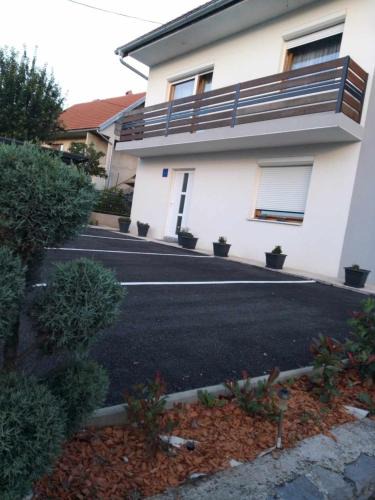 Gracac Apartment | Apartman Basarac