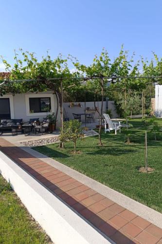 Opuzen Apartment | Apartman Family Covic 2 by Villas Guide