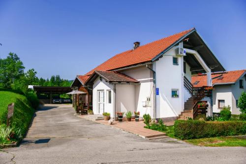 Rakovica Apartment | Apartman Katja