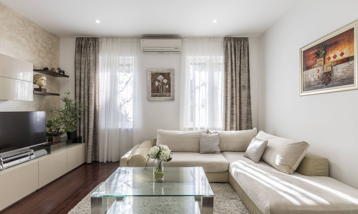 Split Apartment | Apartman Varos in the center with private parking