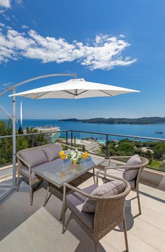 Orasac Apartment | Apartmani D & J with Heated Pool & Stunning Sea View