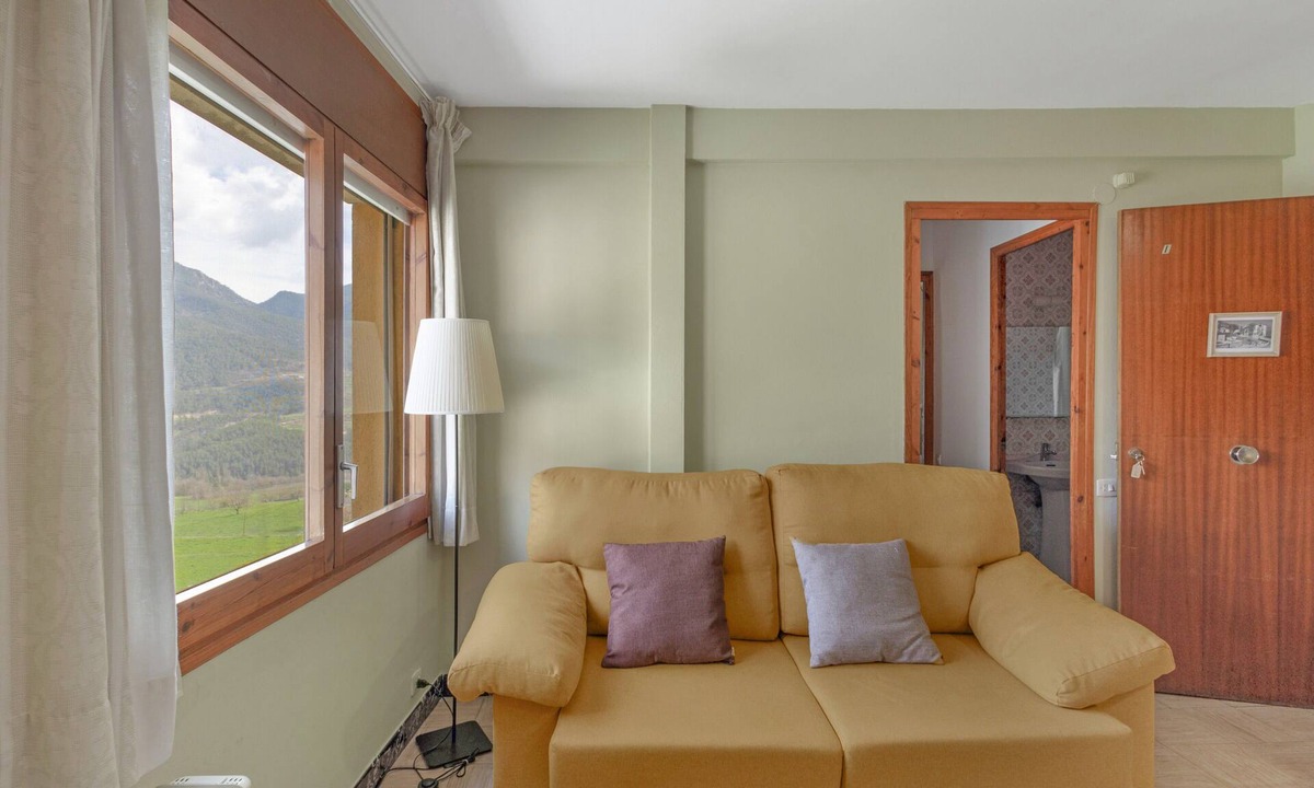 San Lorenzo de Morunys Apartment | Apartment 'La Canal' with Mountain View, Private Terrace and Wi-Fi