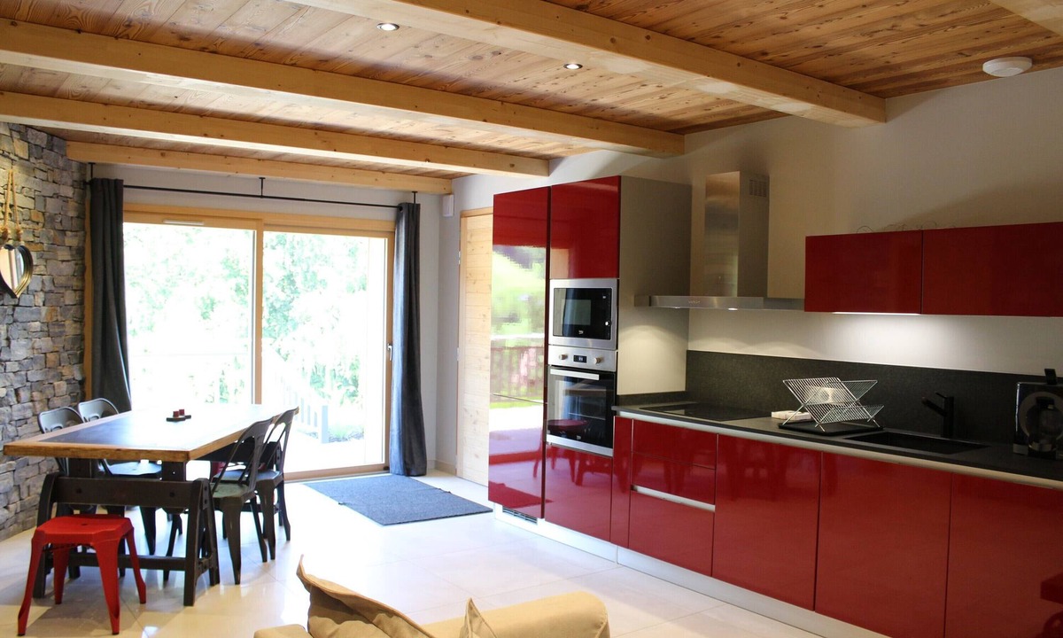 Les Villards-sur-Thones Apartment | Apartment Alice in Chalet with Mountain View and Shared Terrace