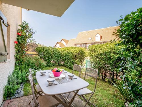 Merville-Franceville-Plage Apartment | Apartment La Côte Fleurie-6 by Interhome