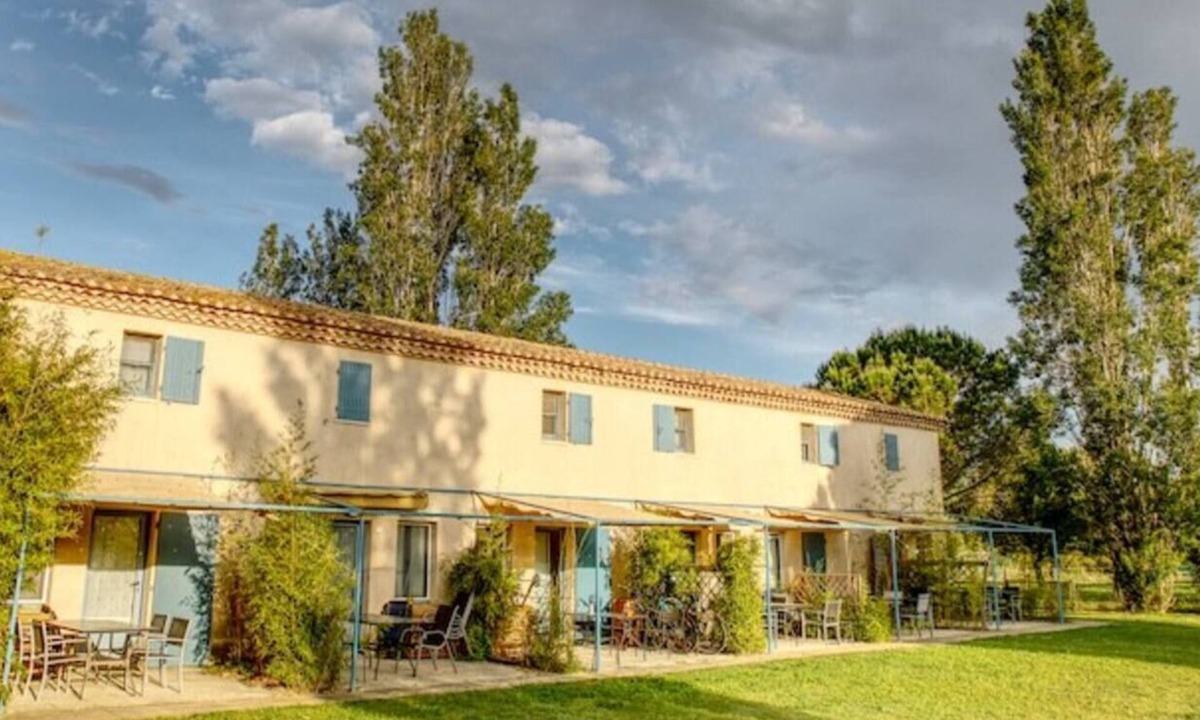 Saint-Laurent-d'Aigouze House | Apartment with pool in the Camargue - family time in a great complex